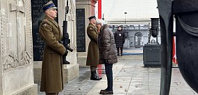 Senator Szejnfeld pod Grobem Nieznanego Żołnierza