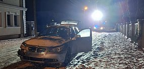 BMW wjechało słup energetyczny. Bo było ślisko!