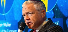 Uspokójmy emocje, czyli sprowadźmy ambasadora USA...