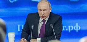 Putin otwiera szampana