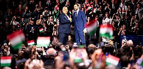 Trumpa "pocałunek śmierci" dla Orbana