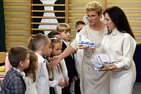 Dzień Edukacji Narodowej w SP w Strzelcach-2003