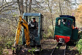 Roboty na szlaku wąskotorówki-2053