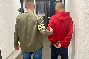 Wyrwał 73-latce torebkę i uciekł-43266