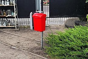 Widzisz taki pojemnik na cmentarzu. Oto, do czego służy-44087