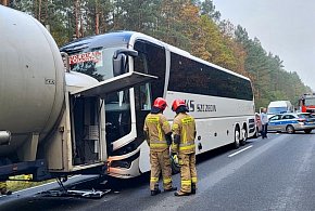 Autobus ze szkolną wycieczką wjechał w cysternę z gazem-44166