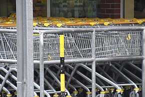 Czy 1 listopada zrobisz zakupy? Ten weekend zaskoczy wielu klientów-44428