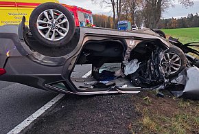 Zderzyły się trzy samochody. Jeden dachował-44510