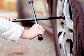 Z pozoru drobiazg, a może skończyć się tragedią. Urząd ostrzega kierowców-44628