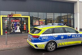 Usłyszał nowinę, więc musiał się napić już w sklepie-44681