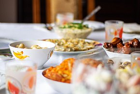 Polacy znów sięgną głębiej do kieszeni. Tyle wydają na świąteczne jedzenie-45584