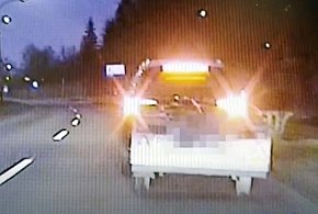 Ciągnął „tańczącą” przyczepę [zobaczcie film]-45621