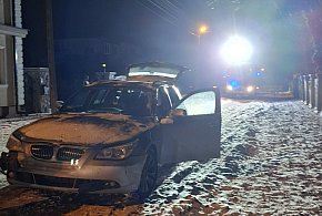 BMW wjechało słup energetyczny. Bo było ślisko!