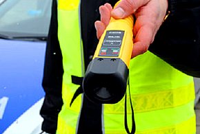 Jeden jechał po papierosy, drugi po piwo. Obaj po alkoholu