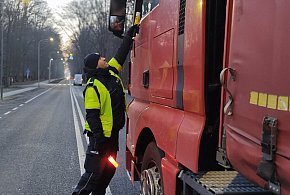 Kierowca mercedesa wydmuchał prawie promil. Niby po dwóch piwach