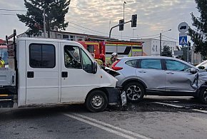 Wypadek na skrzyżowaniu. Jedna osoba w szpitalu