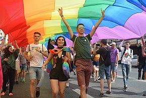 Małżeństwa jednopłciowe będą uznawane w Polsce. Rząd szykuje przepisy
