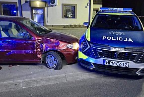 Uciekał policjantom przez 70 kilometrów. Zatrzymał się na... radiowozie