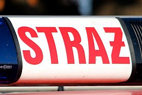 Stoczyła się autem do wody. Nie potrafiła się z niego wydostać