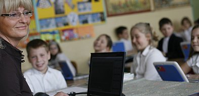 Nowe grupy nauczycieli uprawnione do składania wniosków o bon na zakup laptopa-44162