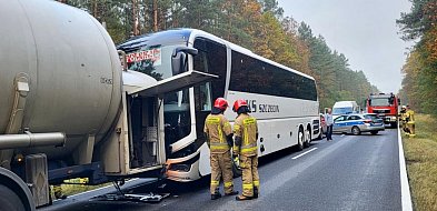 Autobus ze szkolną wycieczką wjechał w cysternę z gazem-44166