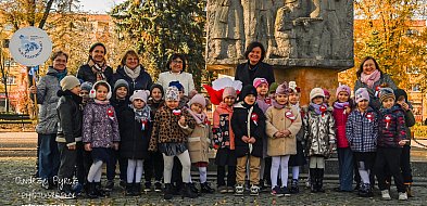 Przedszkolaki stanęły do hymnu-44615