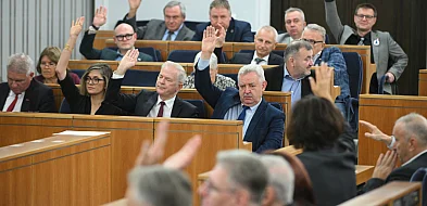 Senat przyjął projekt znoszący limit dwóch kadencji w byciu wójtem, burmistrzem...-45164