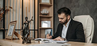 Jak działa konsultacja z prawnikiem online? Praktyczny przewodnik-45318