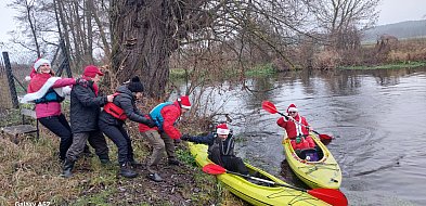 Mikołaje wsiedli do kajaków-45387
