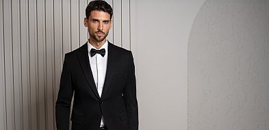 Jaka koszula pasuje do czarnego garnituru?-45600