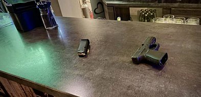 Wrócił do pubu z bronią naładowaną ostrą amunicją-46243