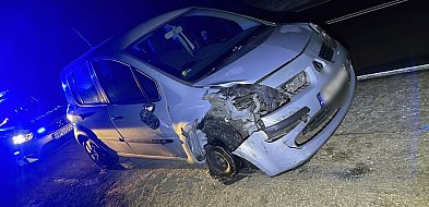 Rozbił się o stojące auta i odjechał-46384