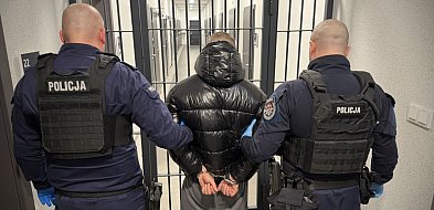 Nagrali film, jak bił 19-latka belką