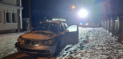 BMW wjechało słup energetyczny. Bo było ślisko!