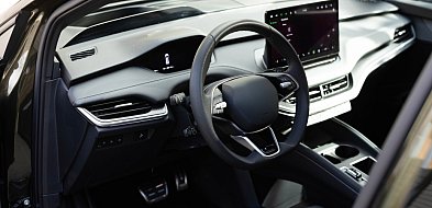 Naprawa szyb samochodowych: Kiedy warto uratować szybę zamiast ją wymieniać?