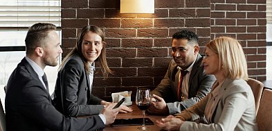 Najlepsze lokale na kolacje biznesowe w Warszawie co oferują i czym się wyróżniają