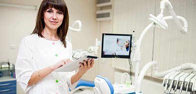 Nowoczesna stomatologia – jak rozwój technologii zmienia gabinety dentystyczne