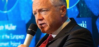 Ambasador Rose rżnie głupa, czyli o dwóch rodzajach lojalności