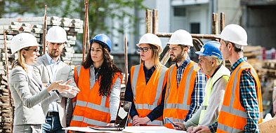 Budowlanka w Niemczech: jak uniknąć problemów z urzędami i skupić się na pracy?