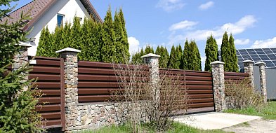 Modernizacja posesji w regionie pilskim - dlaczego solidne ogrodzenie to podstawa