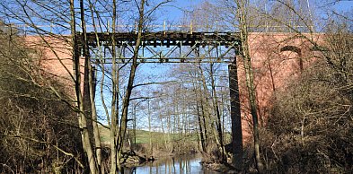 Podróż do czerwonego mostu