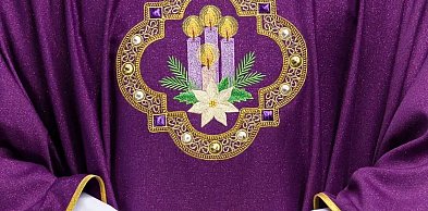 Różowy kolor liturgiczny – Gaudete i Laetare w praktyce