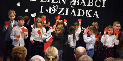 Sala pełna wzruszeń! Dzień Babci i Dziadka w Milczu