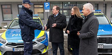 Przekazano trzy nowe radiowozy