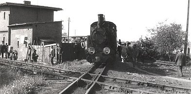 Unikatowy eksponat po skrzyżowaniu w Karnowie