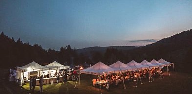 Namioty cateringowe – kiedy smak, atmosfera i przestrzeń spotykają się pod jednym