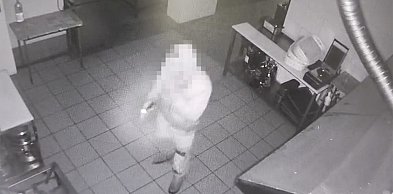 Skradł pieniądze i alkohol. Zapomniał o monitoringu… [Film]