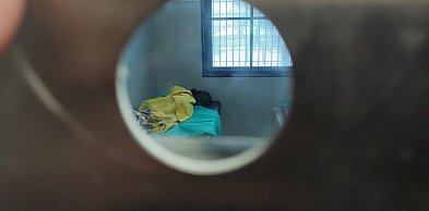 Schował się przed policjantami w cudzym mieszkaniu