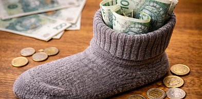 „Rz”: Polak 50+ często woli skarpetę niż bank