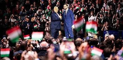 Trumpa "pocałunek śmierci" dla Orbana